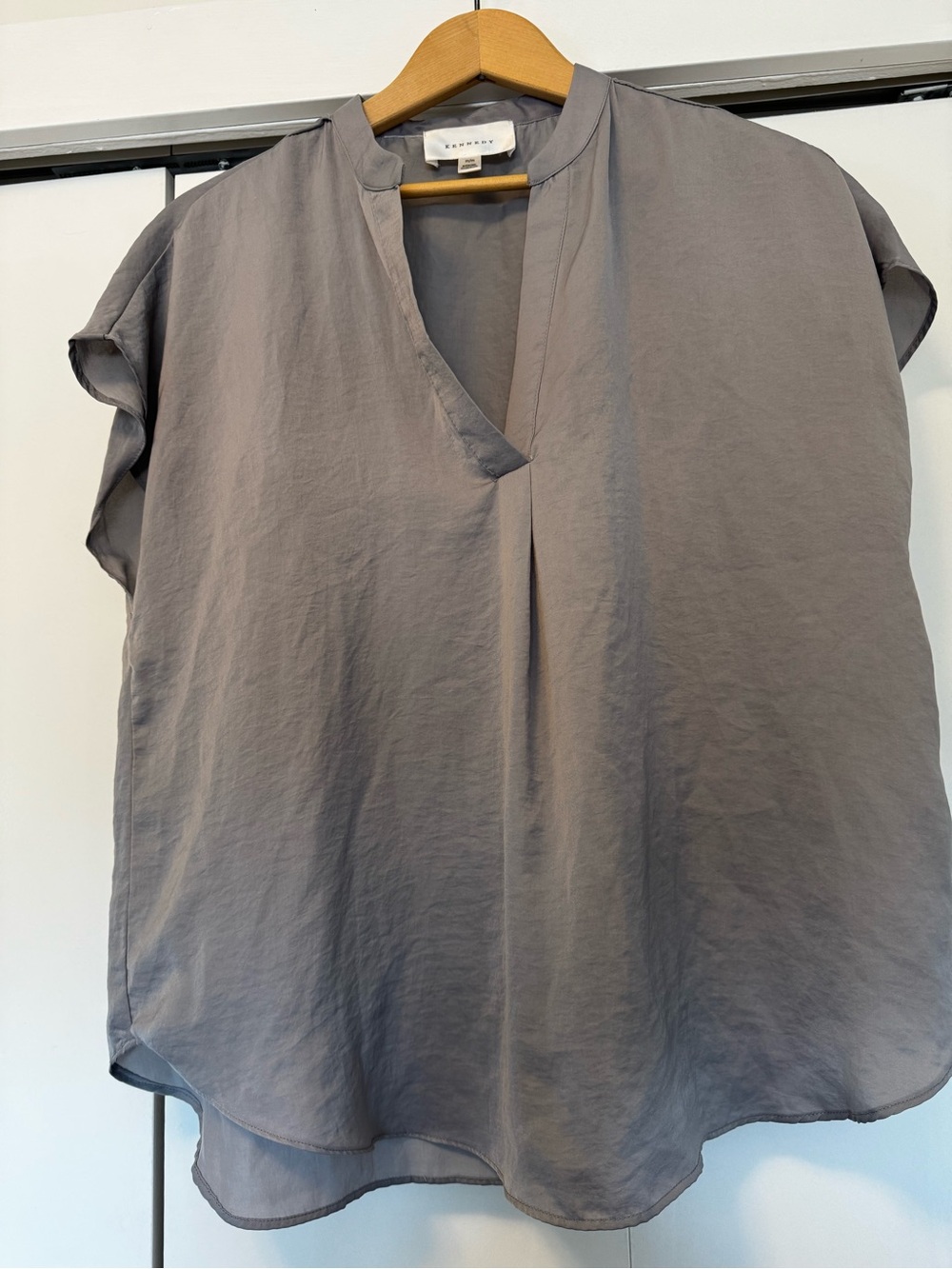 Kennedy Gray V-Neck Pleated Short Sleeve Blouse Top Silk Look Canadian Design M